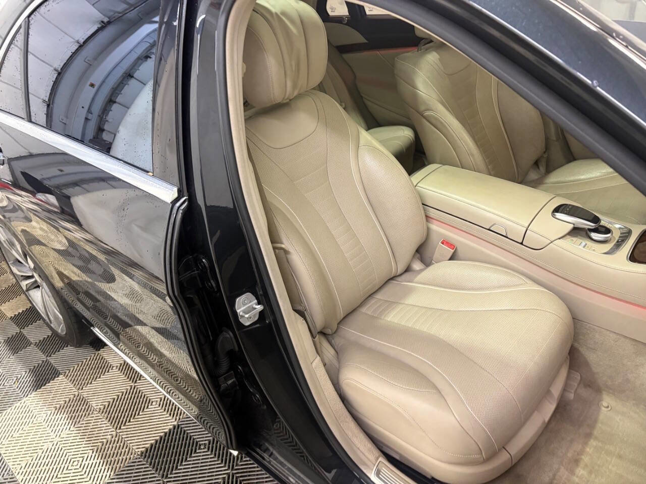 Used 2015 Mercedes-Benz S 550 4MATIC Sedan image 24