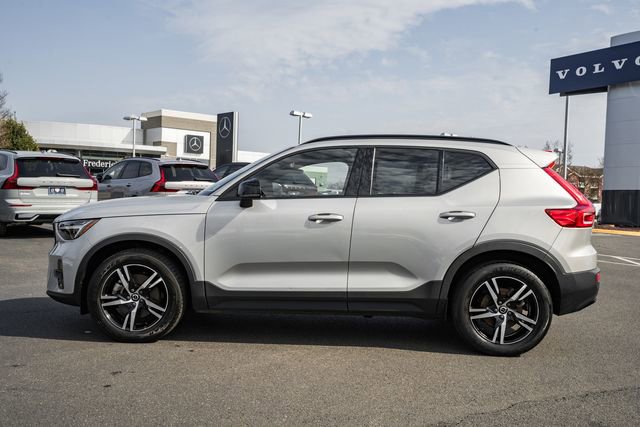 Used 2023 Volvo XC40 B5 Plus w/ Climate Package image 4
