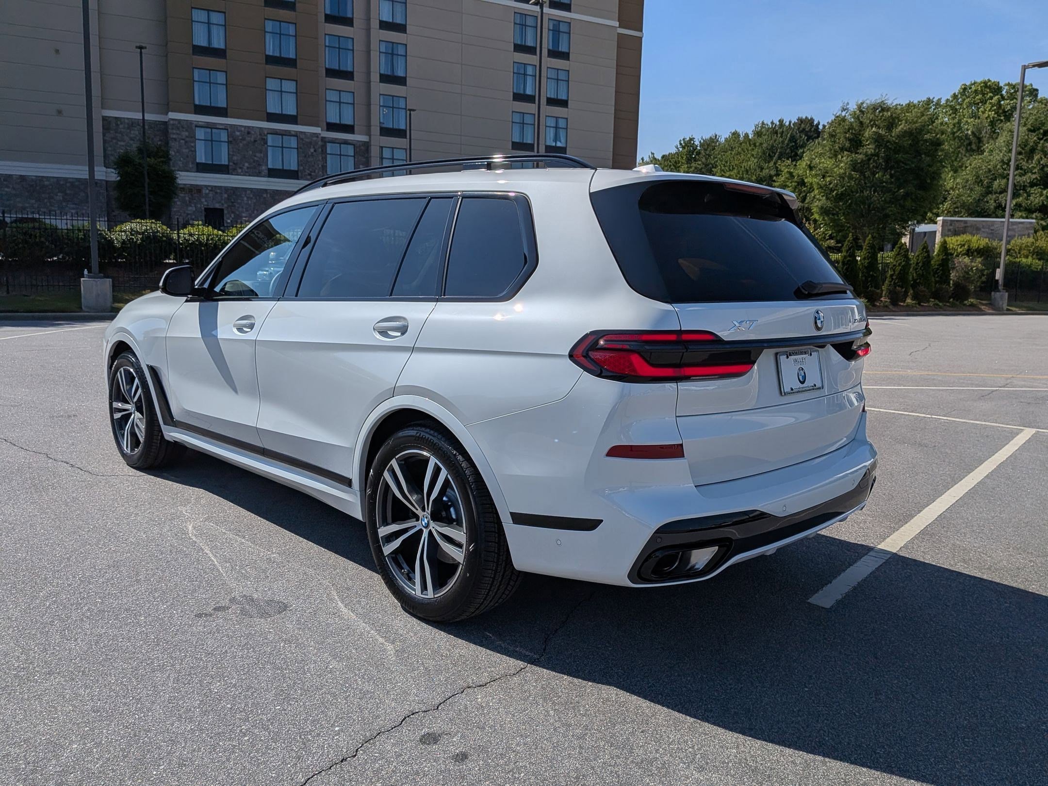 New 2027 BMW X7 xDrive40i w/ Executive Package AWD/4WD image 5