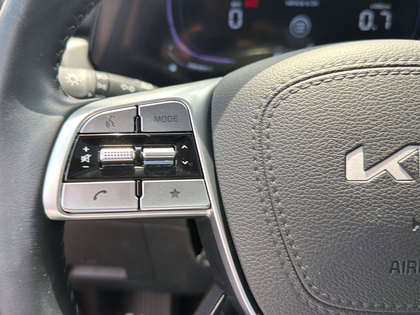 Used 2025 Kia Telluride EX FWD image 22