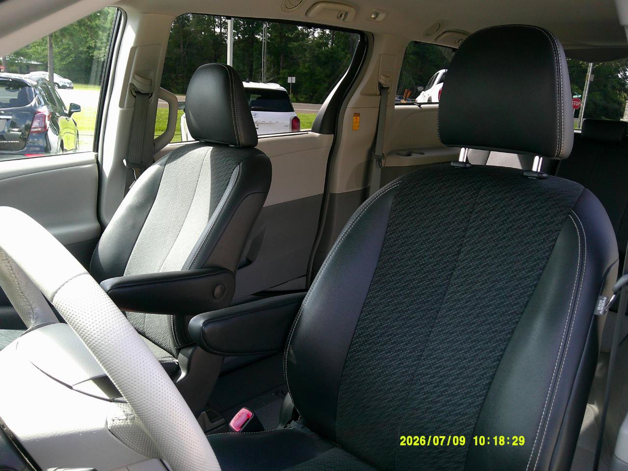Used 2014 Toyota Sienna SE FWD image 10