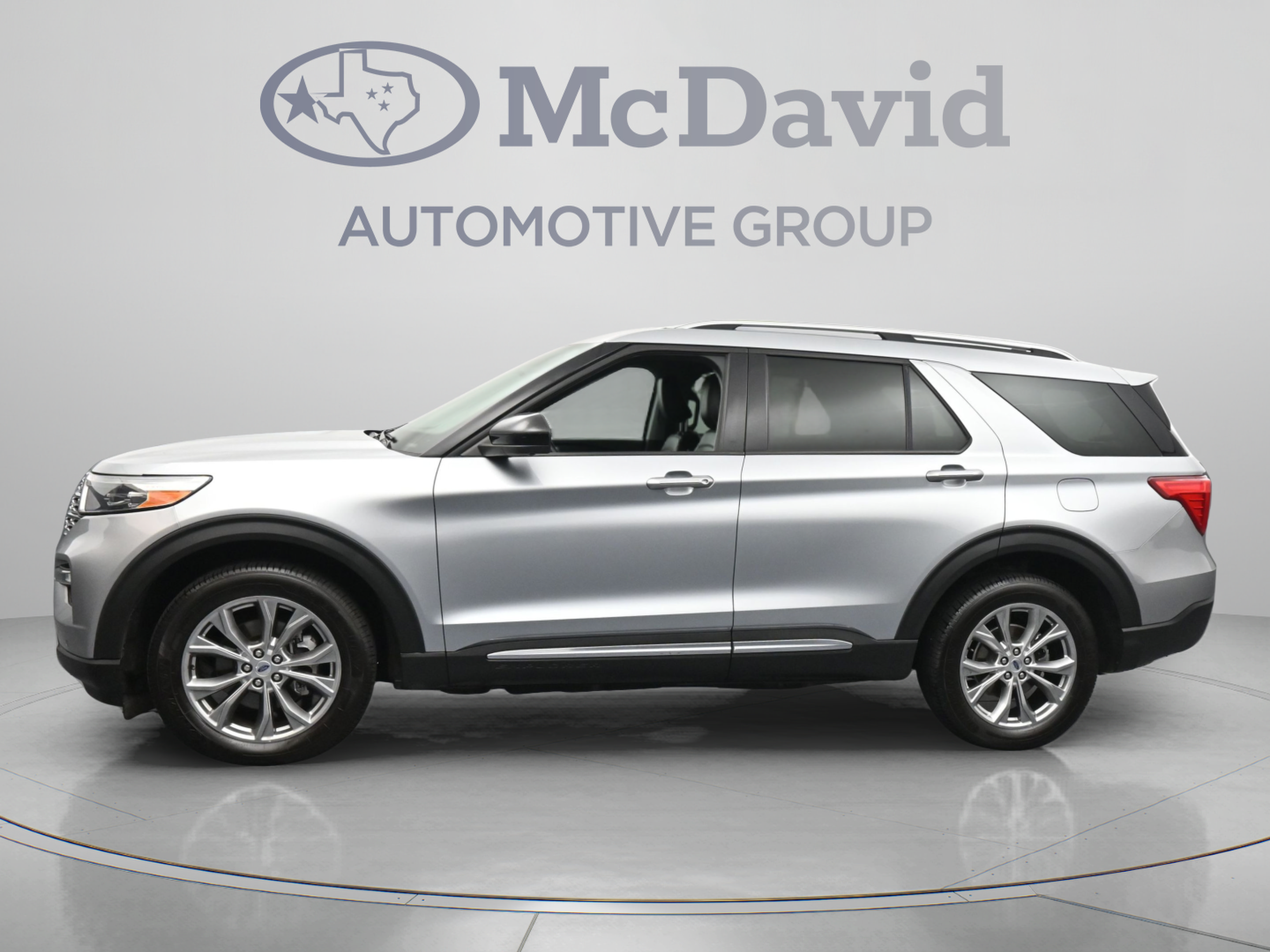 Used 2023 Ford Explorer Limited AWD/4WD image 5