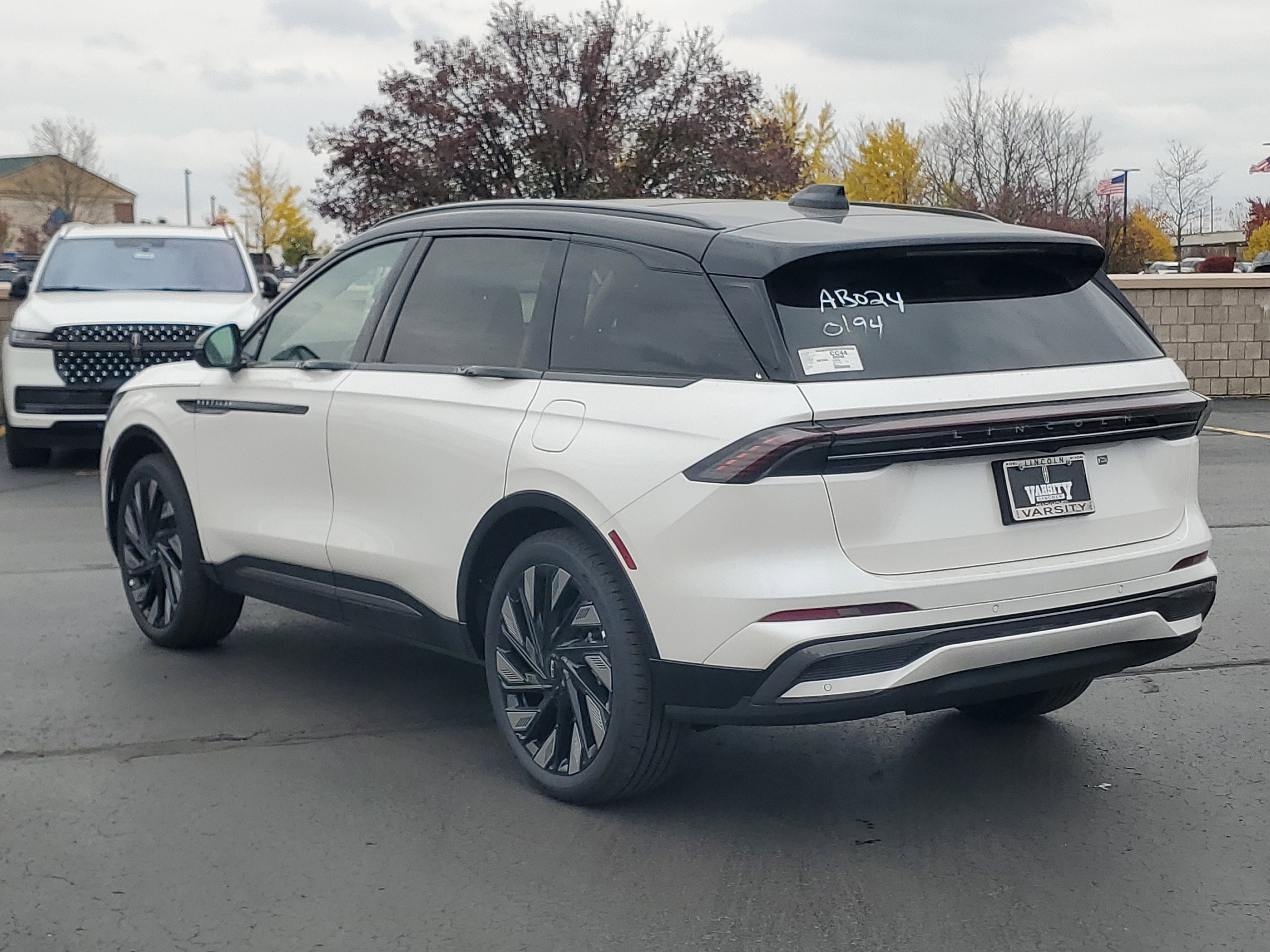 New 2026 Lincoln Nautilus Reserve w/ Jet Appearance Package image 3