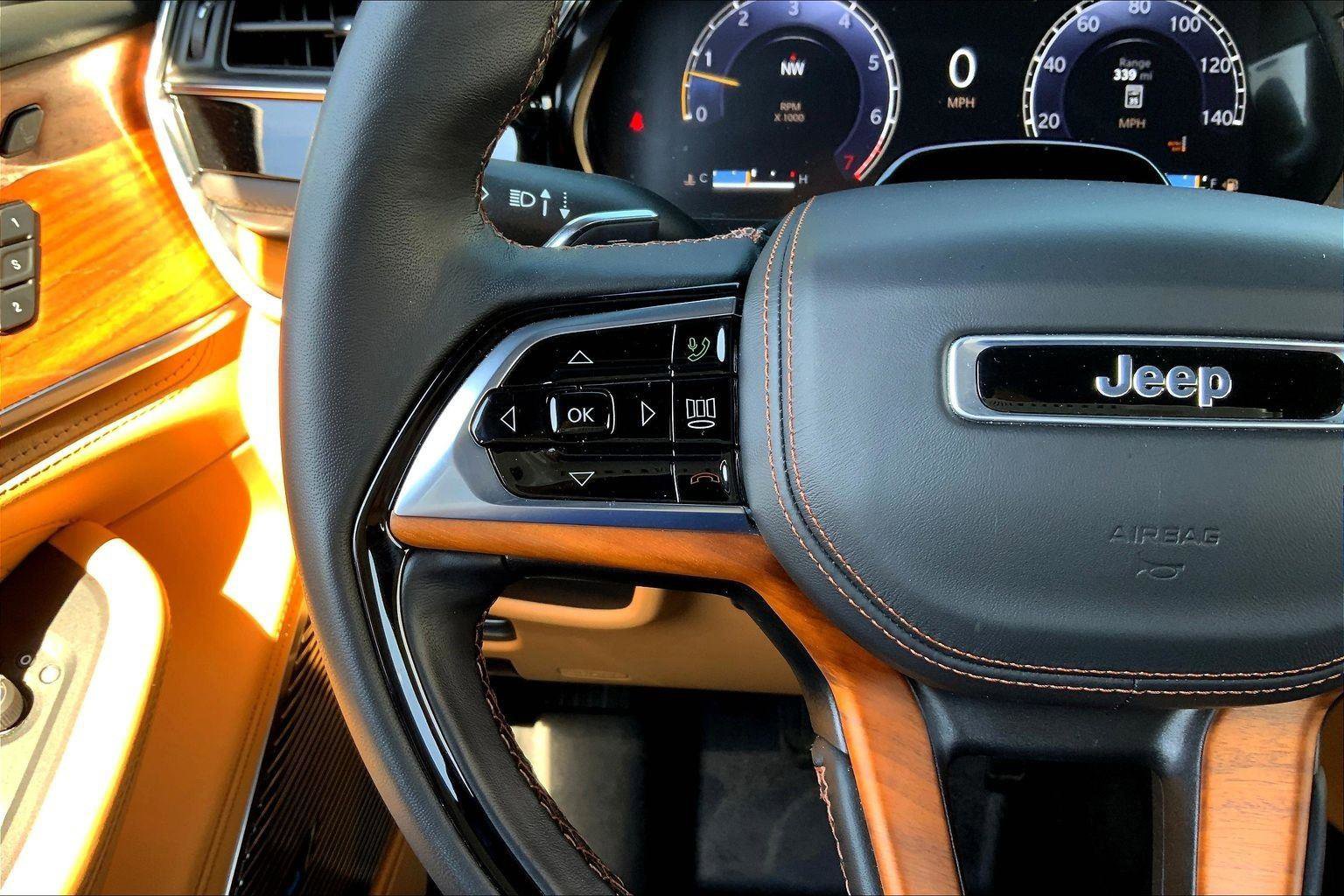 Used 2025 Jeep Grand Cherokee L Summit AWD/4WD image 17