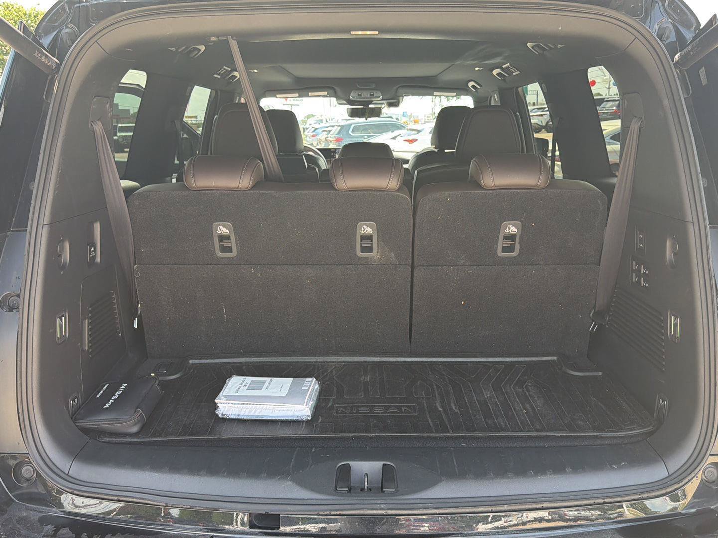 Used 2025 Nissan Armada Platinum Reserve AWD/4WD image 14