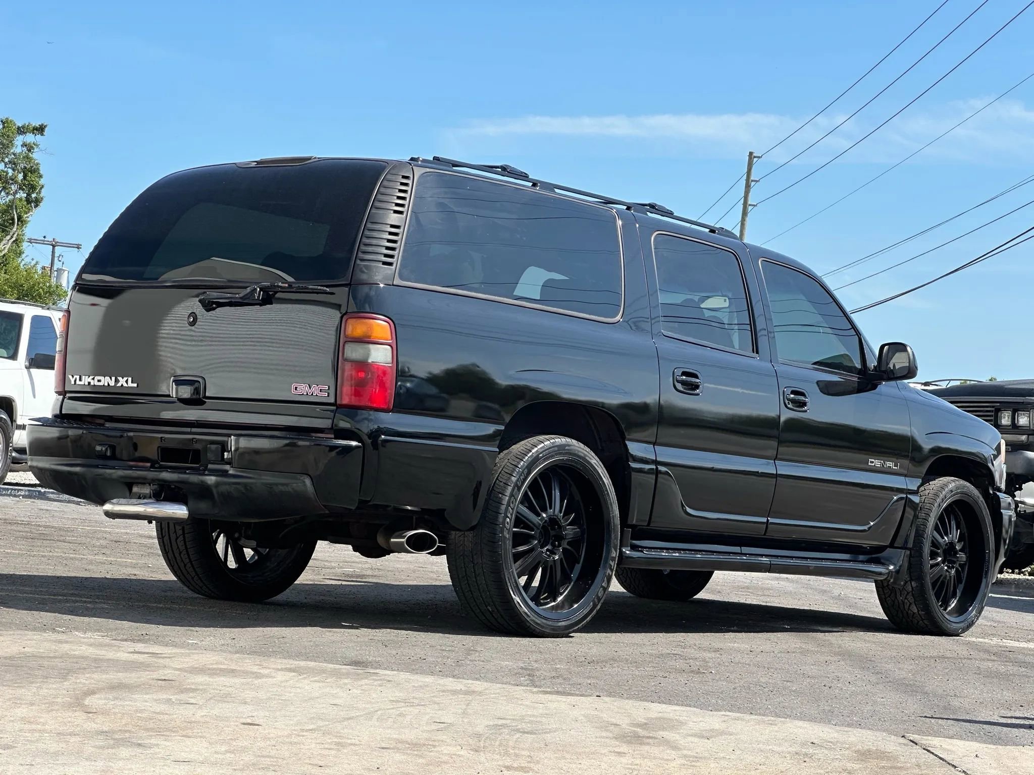 Used 2002 GMC Yukon XL Denali image 14