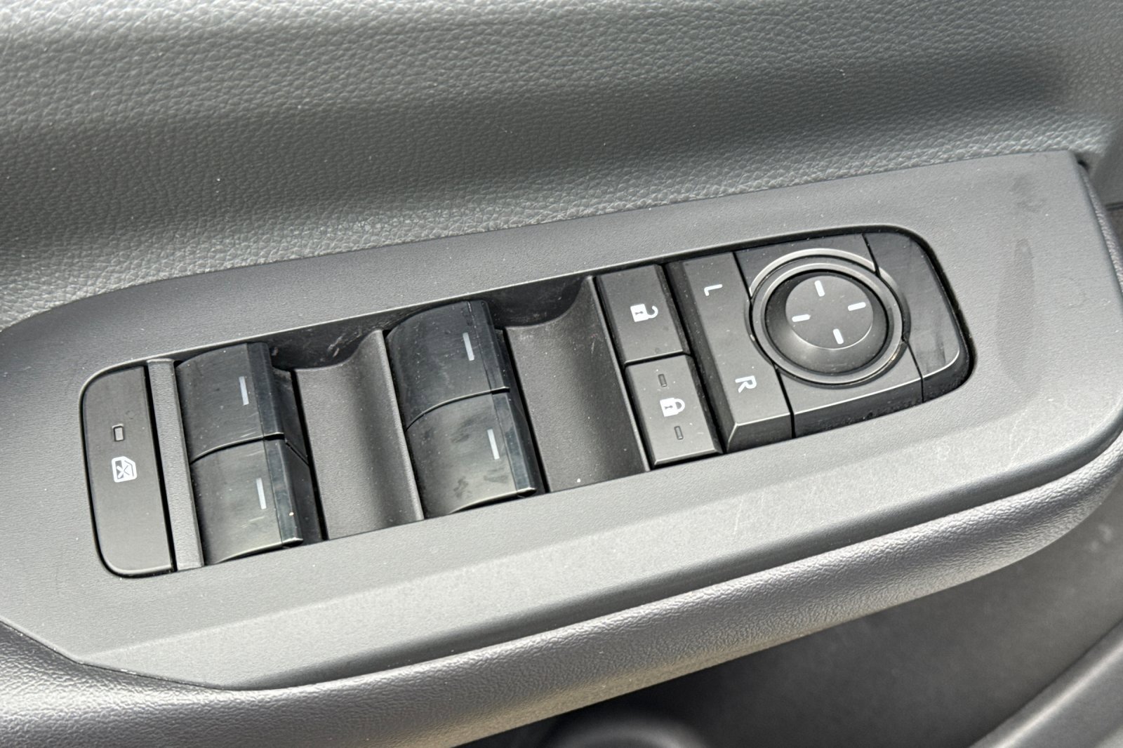 Used 2024 Toyota Prius LE image 12