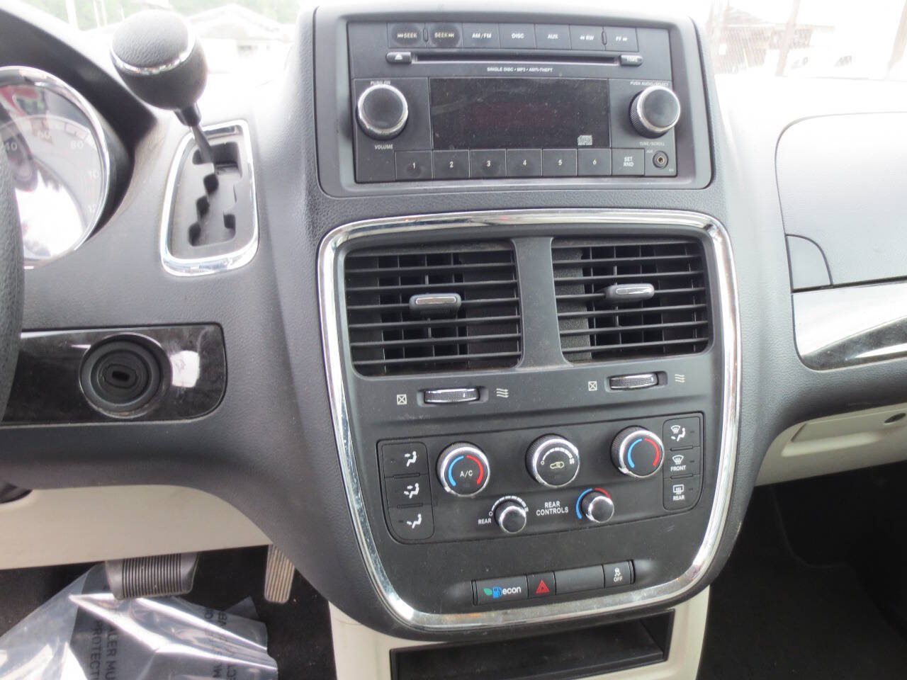 Used 2012 Dodge Grand Caravan SE FWD image 10