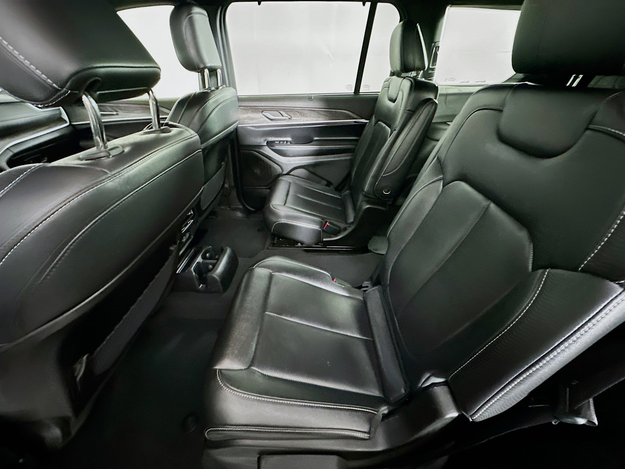 Used 2024 Jeep Grand Cherokee L Limited w/ Luxury Tech Group II image 29