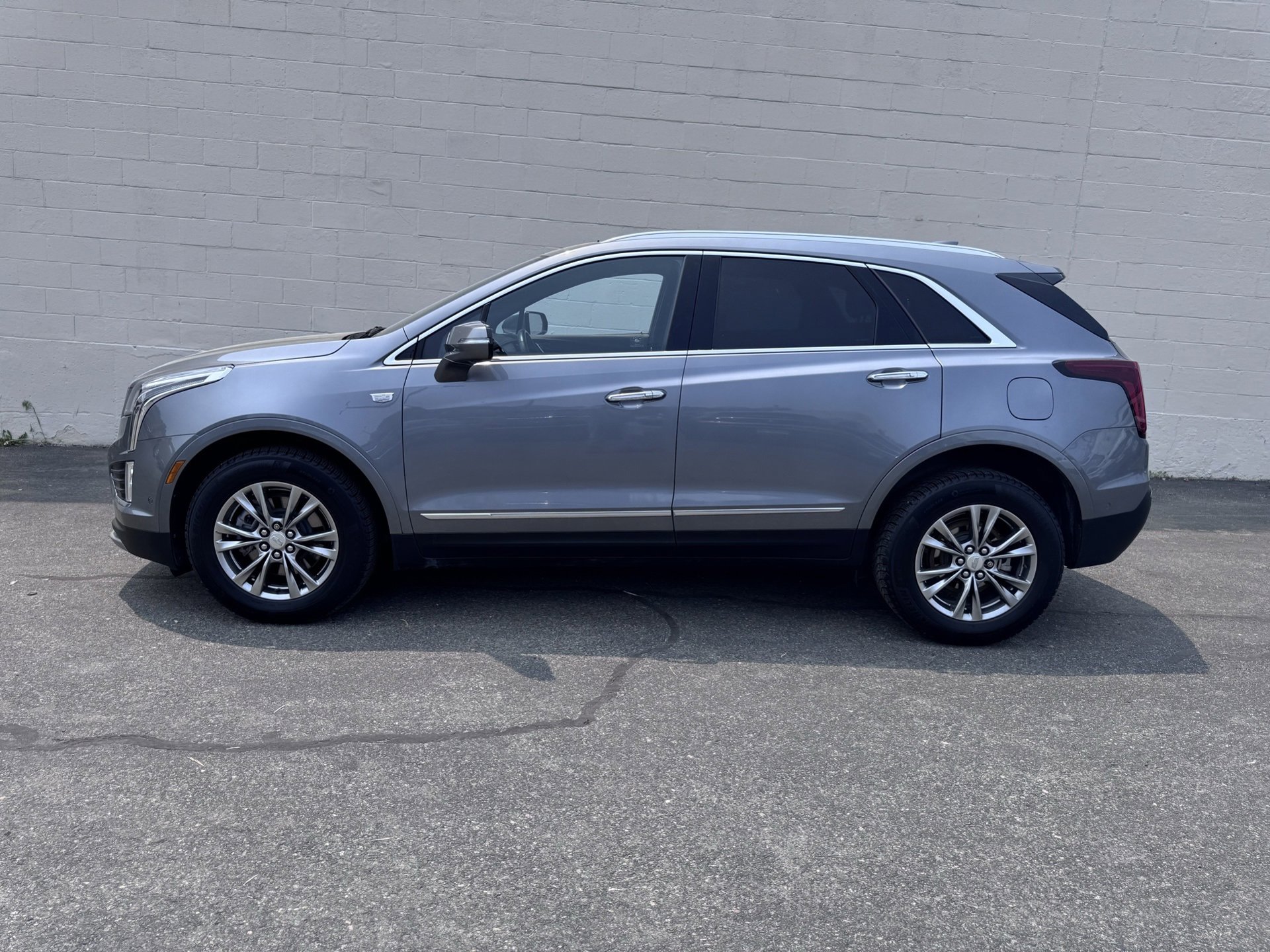 Used 2021 Cadillac XT5 Premium Luxury image 2