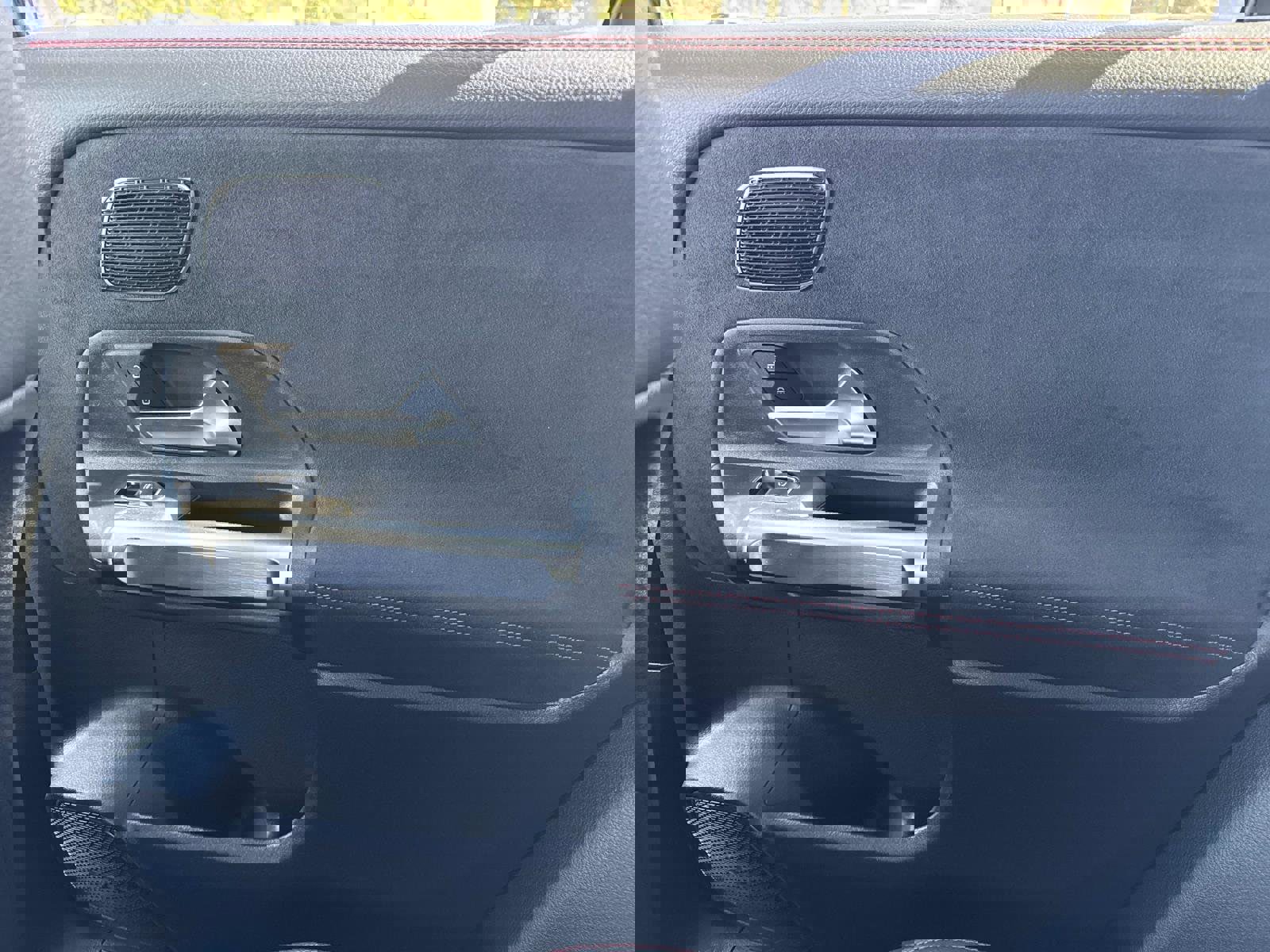 Used 2025 Mercedes-Benz GLB 250 image 16