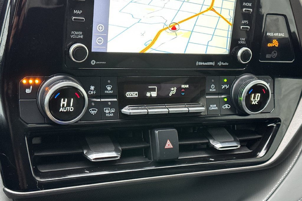 Used 2022 Toyota Highlander XLE AWD/4WD image 26
