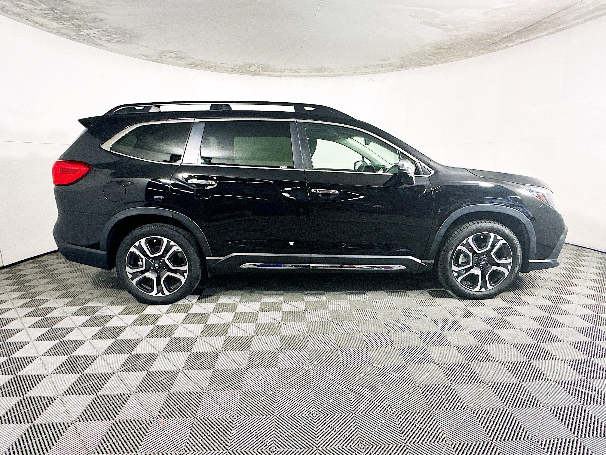 Used 2023 Subaru Ascent Touring AWD/4WD image 2