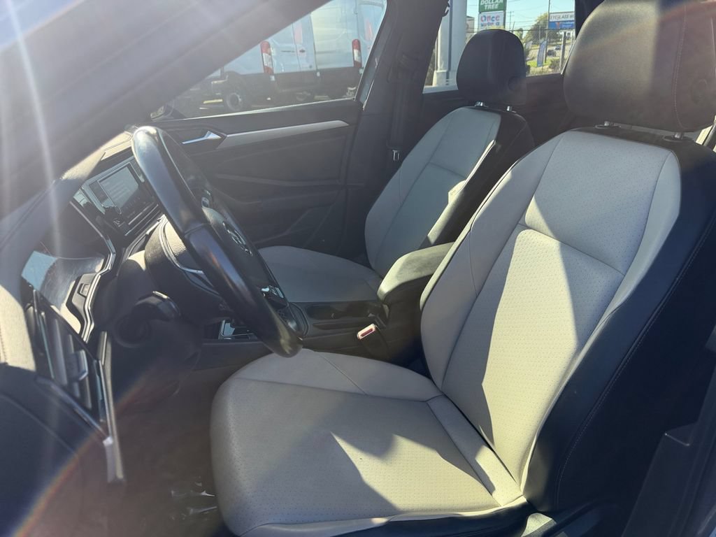 Used 2019 Volkswagen Jetta R-Line FWD image 9