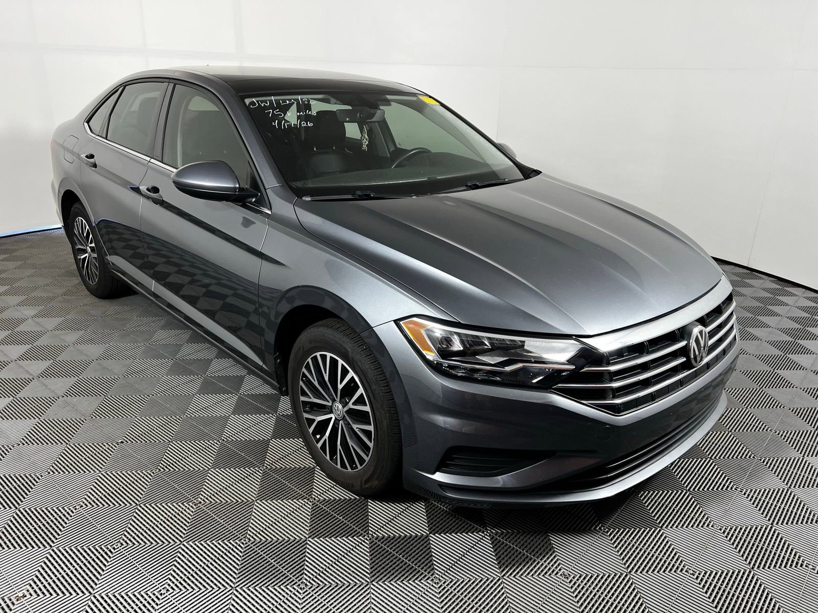 Used 2021 Volkswagen Jetta SE w/ SE Cold Weather Package image 3