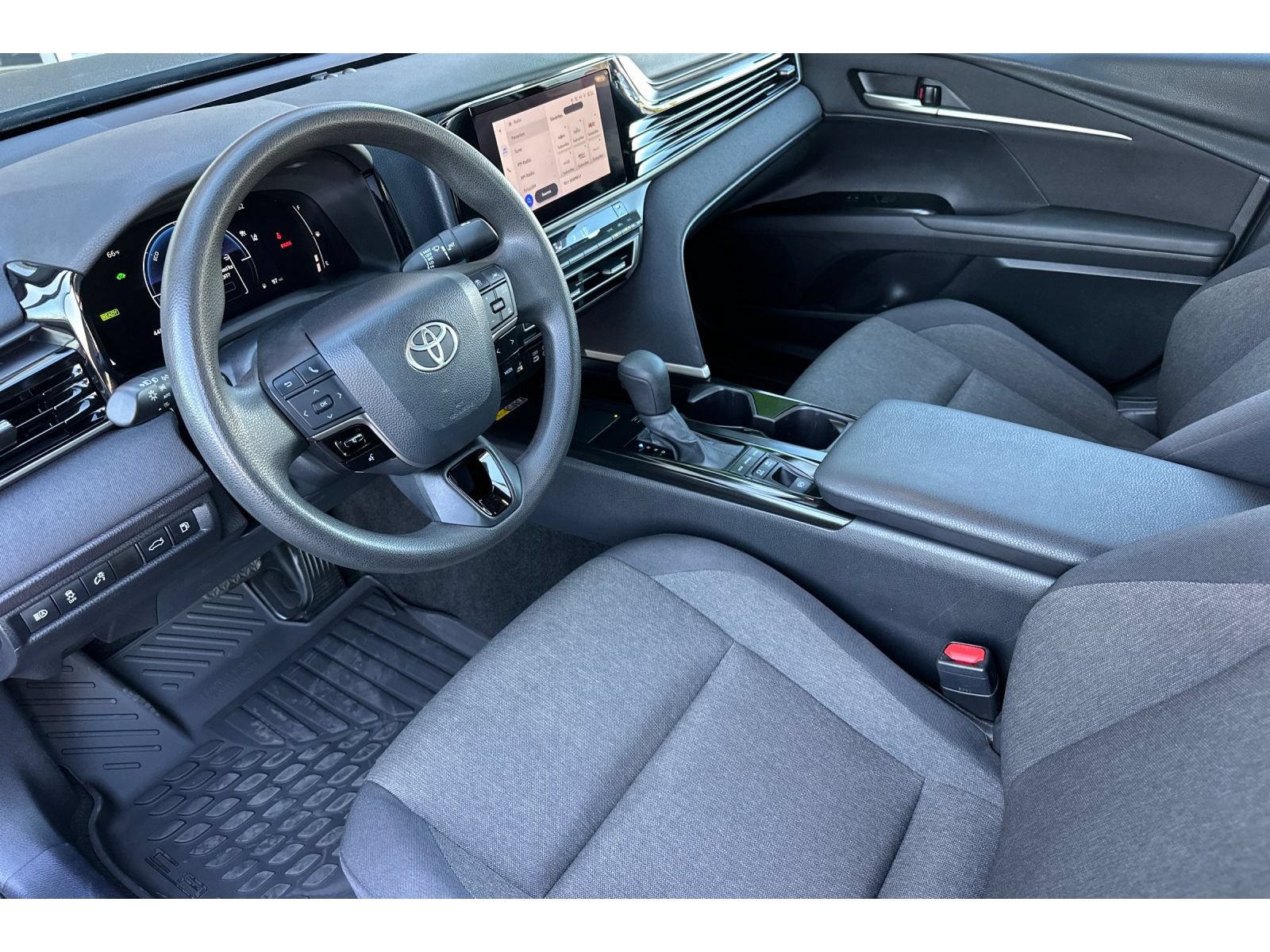 Used 2025 Toyota Camry LE FWD image 10