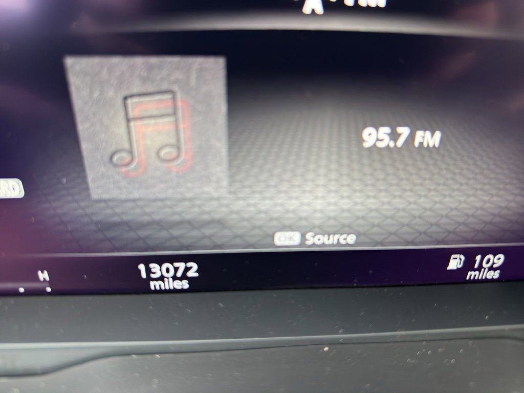 Used 2025 Nissan Rogue SL image 11