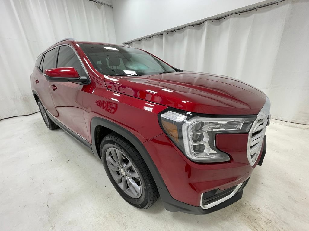 Used 2024 GMC Terrain SLT AWD/4WD image 3