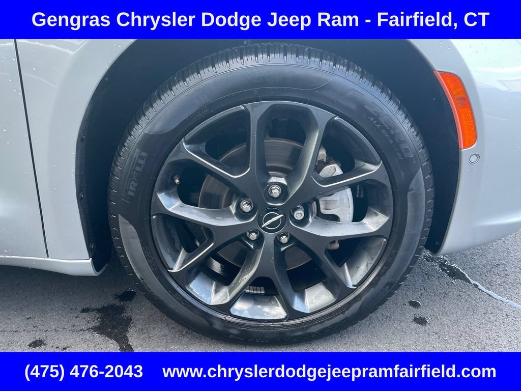 Certified 2024 Chrysler Pacifica Touring-L w/ S Appearance Package AWD/4WD image 9