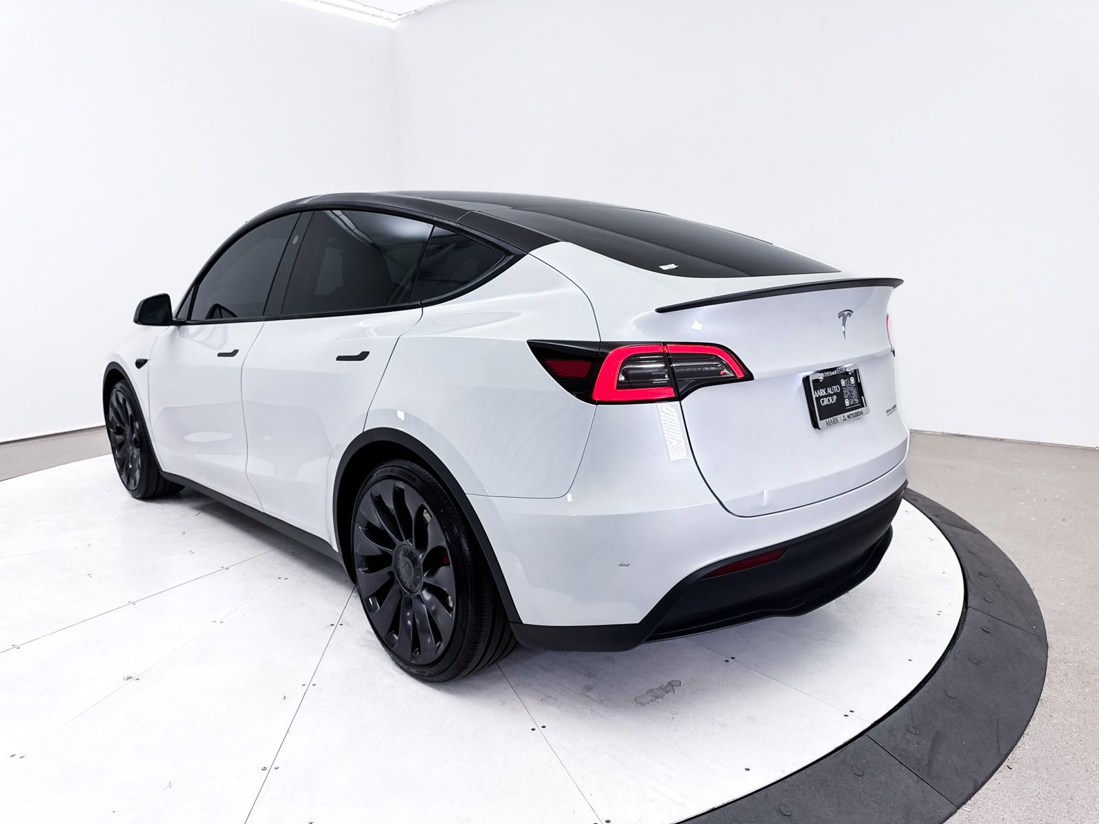 Used 2024 Tesla Model Y Performance image 16