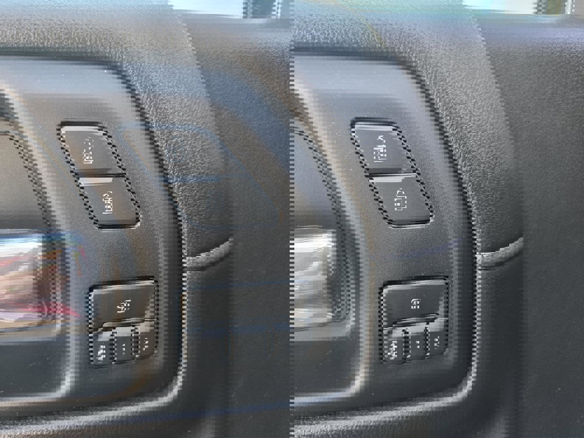 Used 2019 Chevrolet Silverado 1500 High Country w/ Technology Package image 18