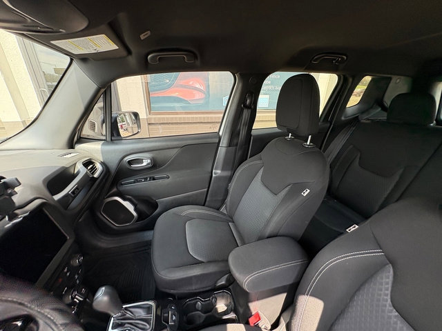 Used 2021 Jeep Renegade Latitude AWD/4WD image 12