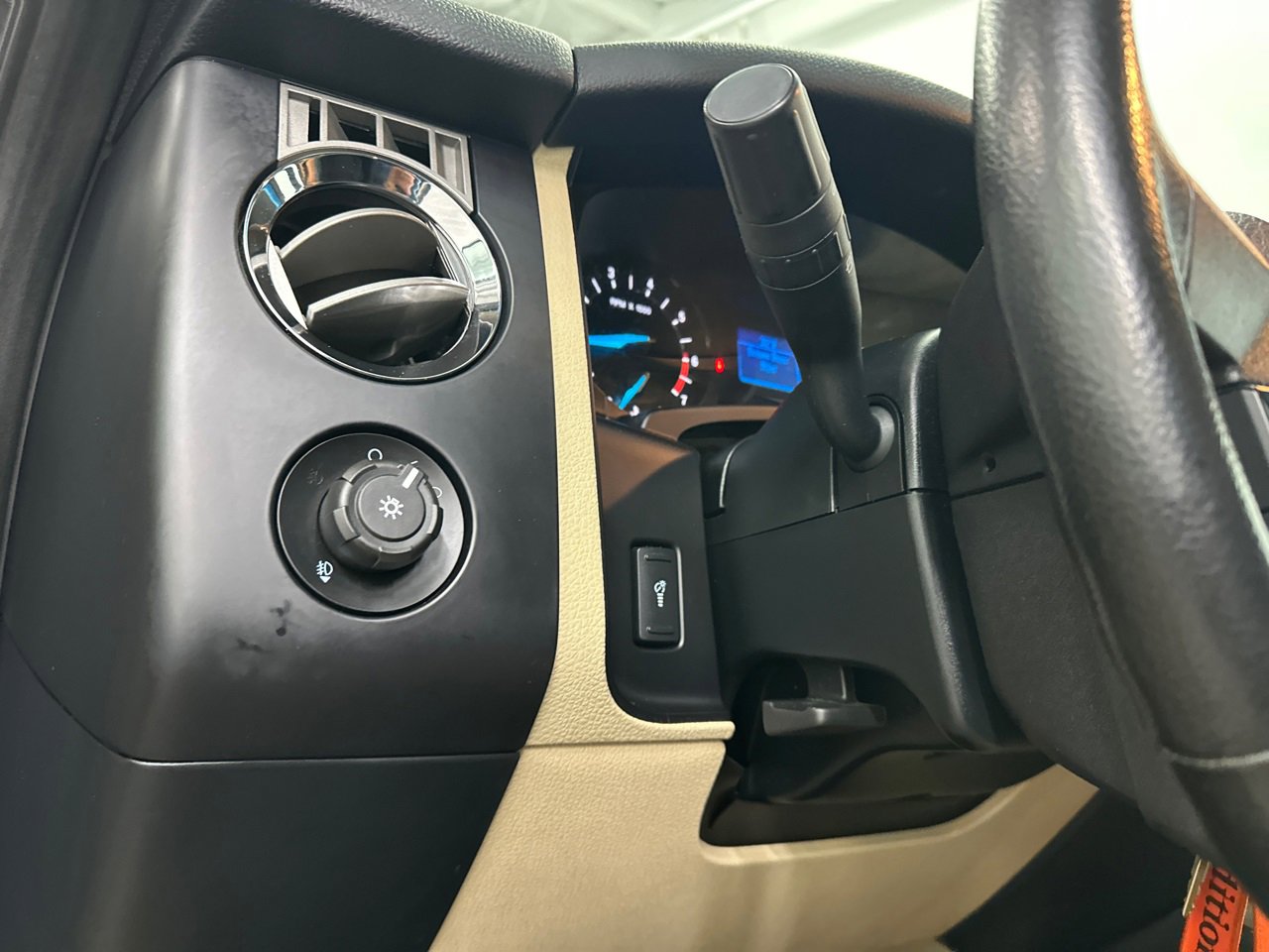 Used 2015 Ford Expedition XL image 30