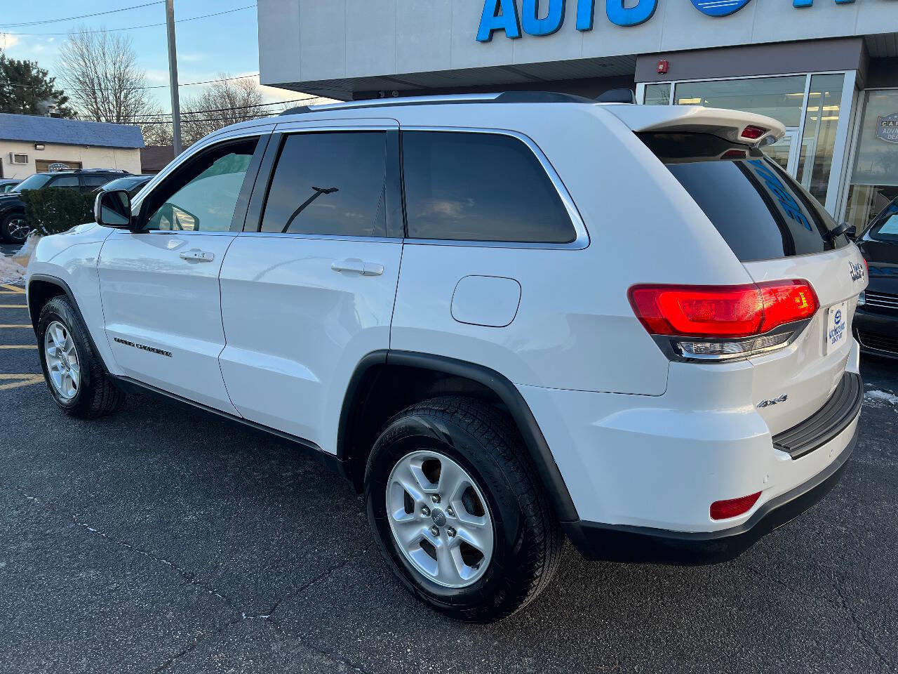 Used 2017 Jeep Grand Cherokee Laredo w/ Quick Order Package 23E AWD/4WD image 12
