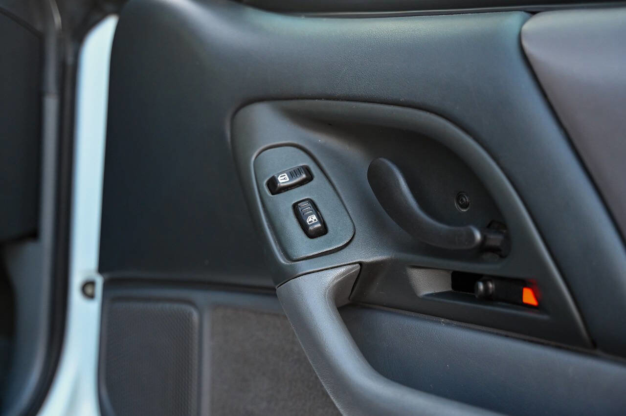 Used 1997 Chevrolet Camaro Z28 image 98