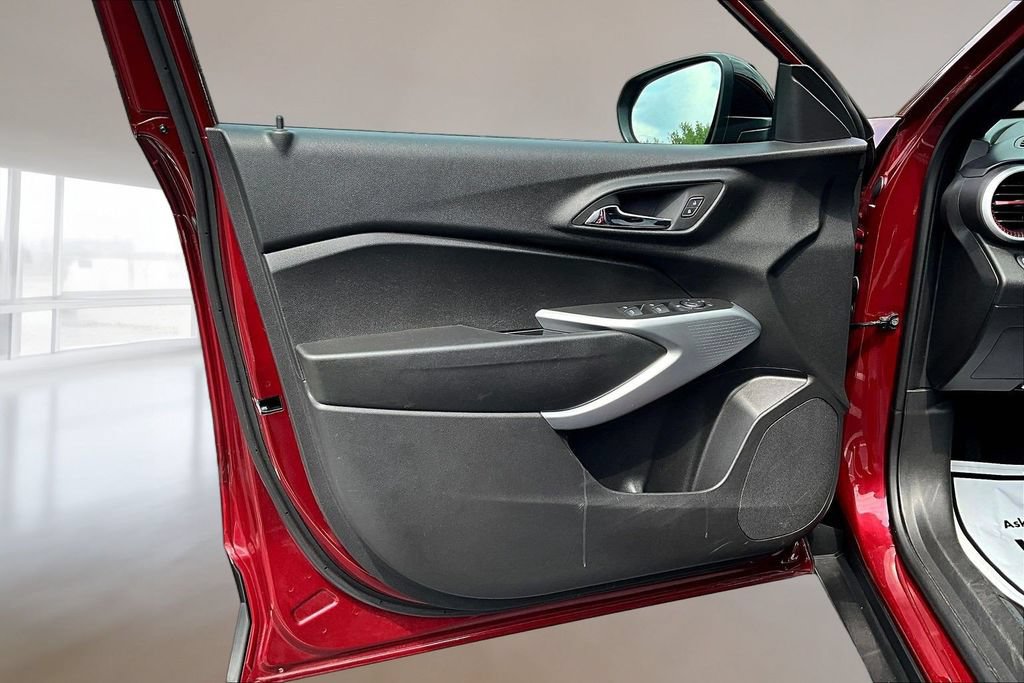 Used 2024 Chevrolet Trax RS FWD image 16