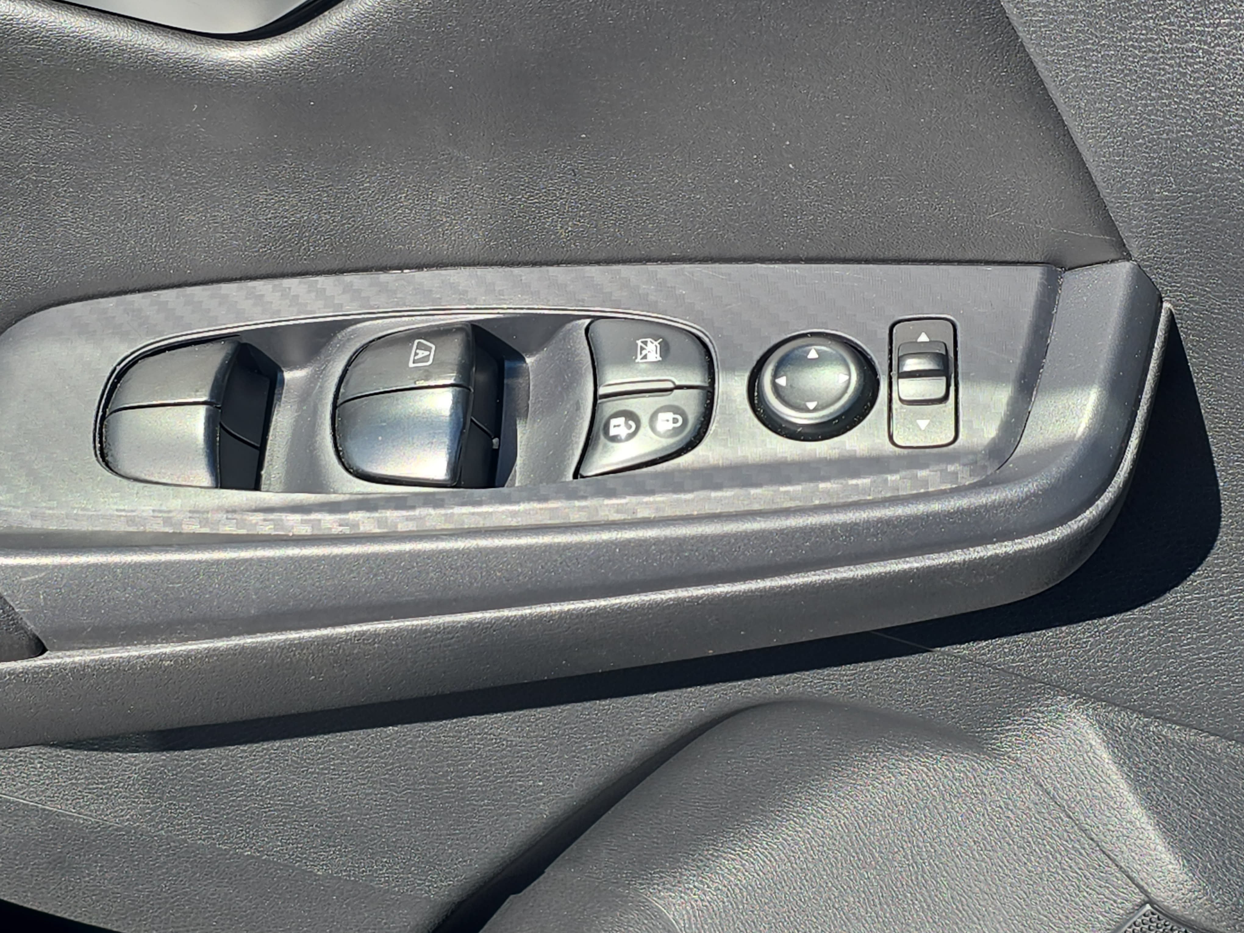 Used 2024 Nissan Sentra SV FWD image 27