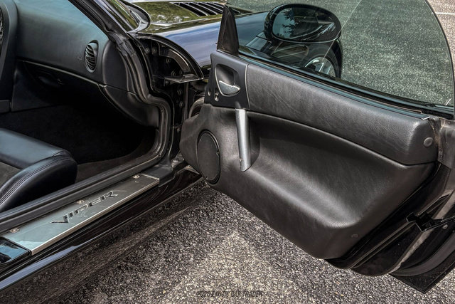 Used 2006 Dodge Viper SRT-10 RWD image 25
