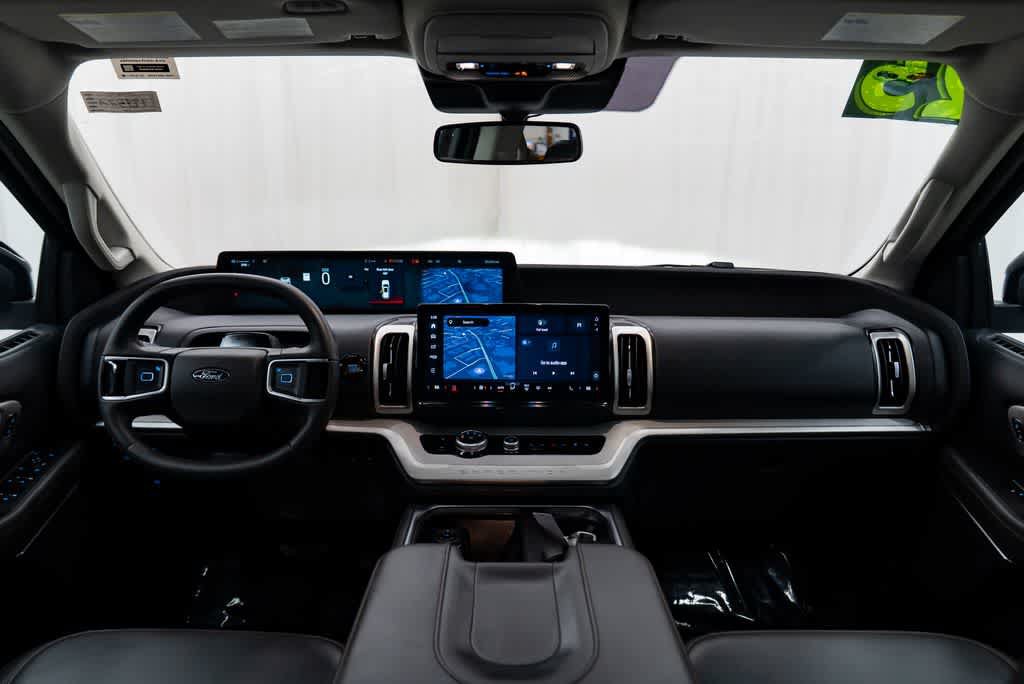 Used 2025 Ford Expedition Active AWD/4WD image 10