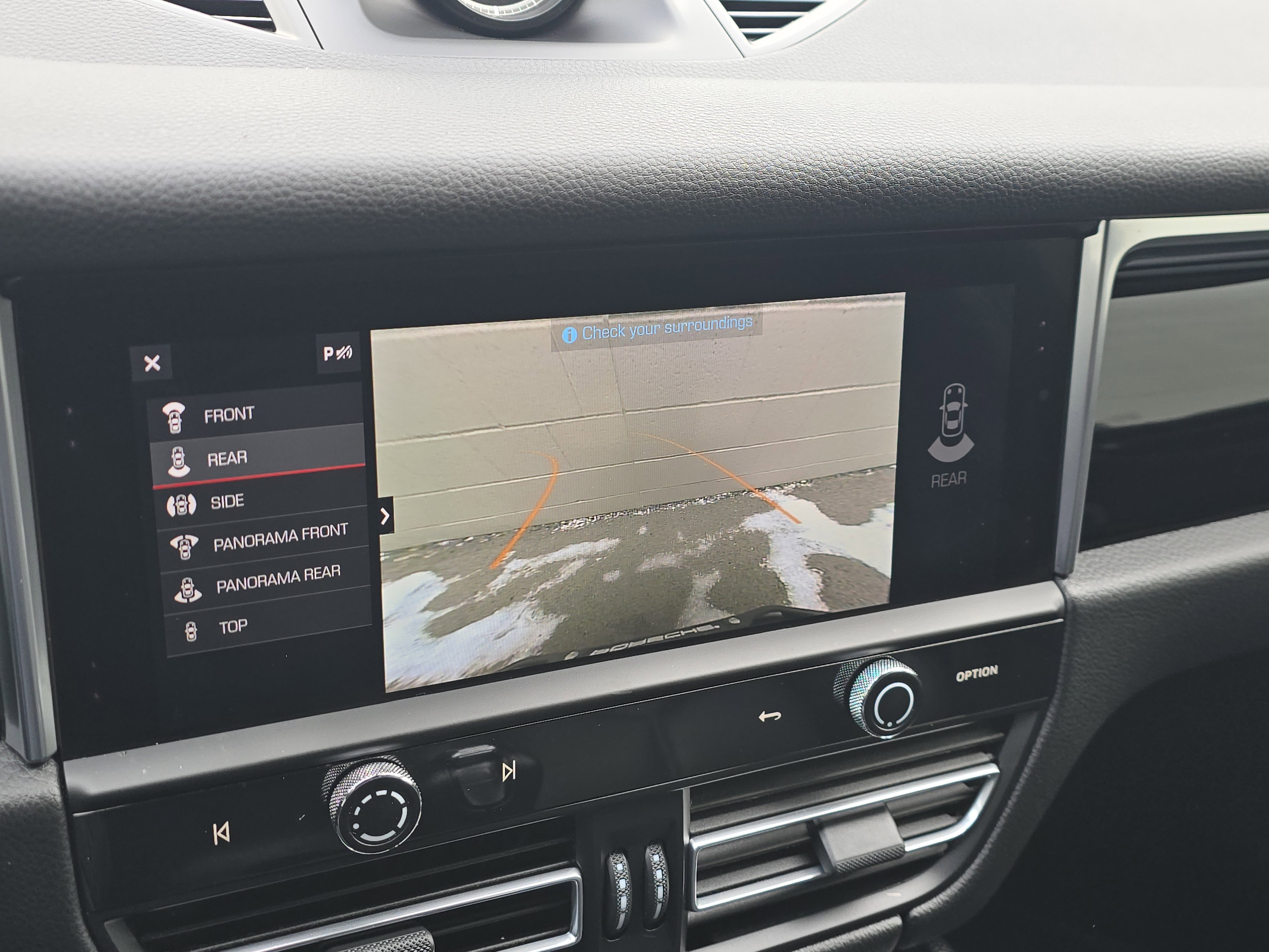 Certified 2023 Porsche Macan image 12