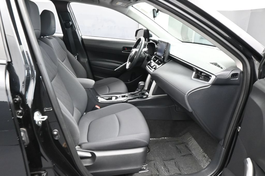 Used 2022 Toyota Corolla Cross LE w/ Moonroof Package FWD image 36