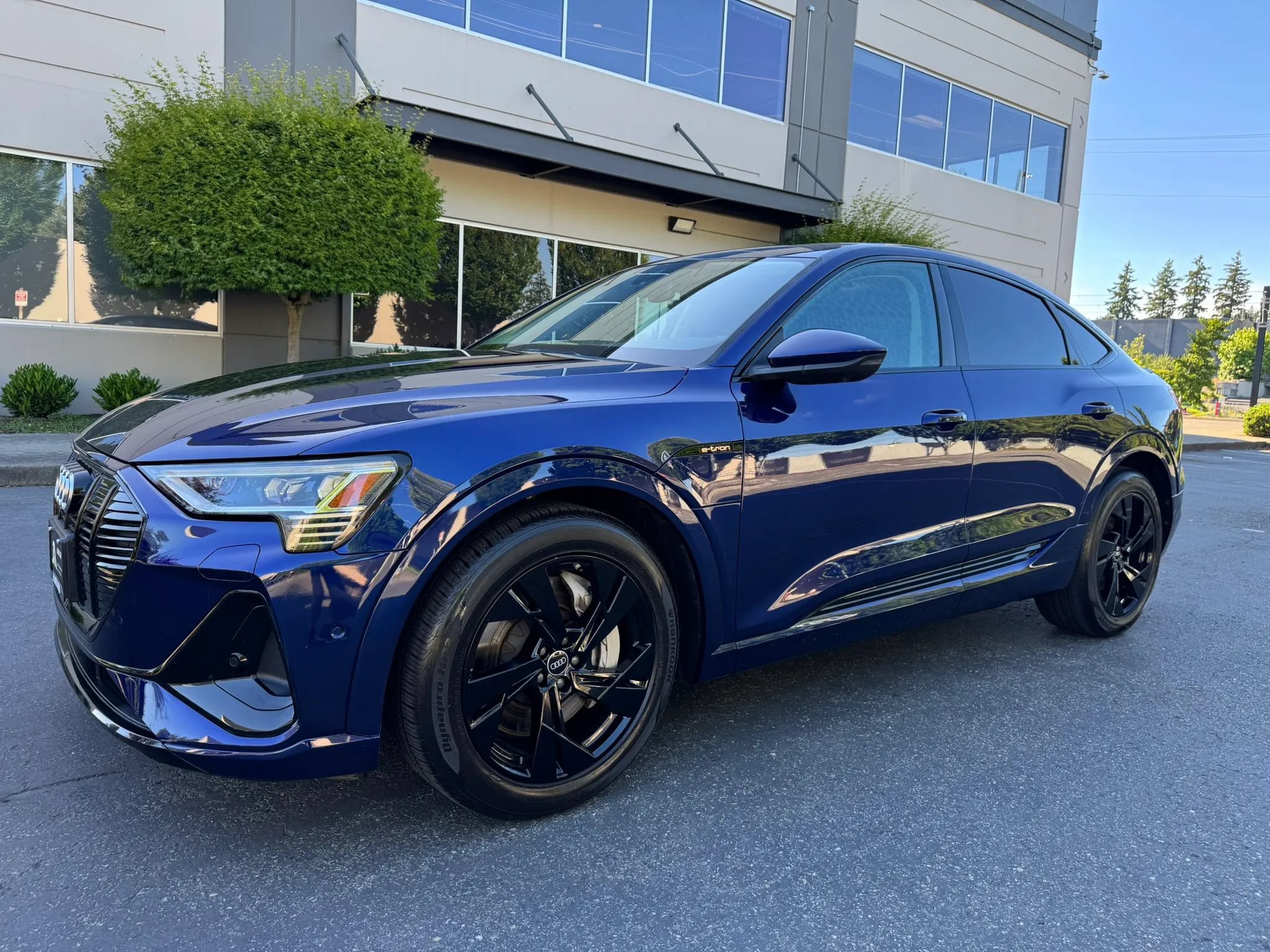 Used 2022 Audi e-tron Premium w/ Convenience Plus Package AWD/4WD image 5