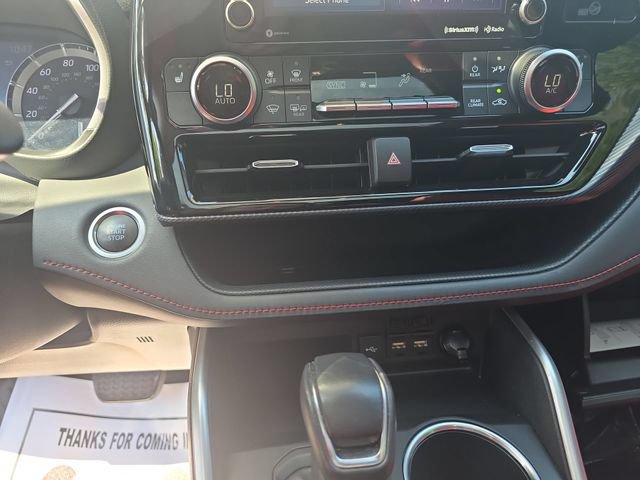 Used 2021 Toyota Highlander XSE FWD image 24