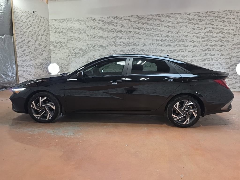 Certified 2025 Hyundai Elantra Sport image 4