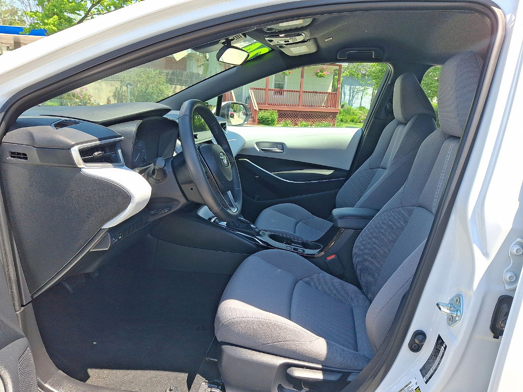 Used 2024 Toyota Corolla SE FWD image 2