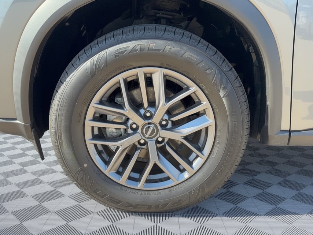 Used 2024 Nissan Rogue S AWD/4WD image 13