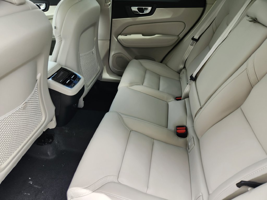 New 2026 Volvo XC60 B5 Ultra w/ Climate Package AWD/4WD image 19
