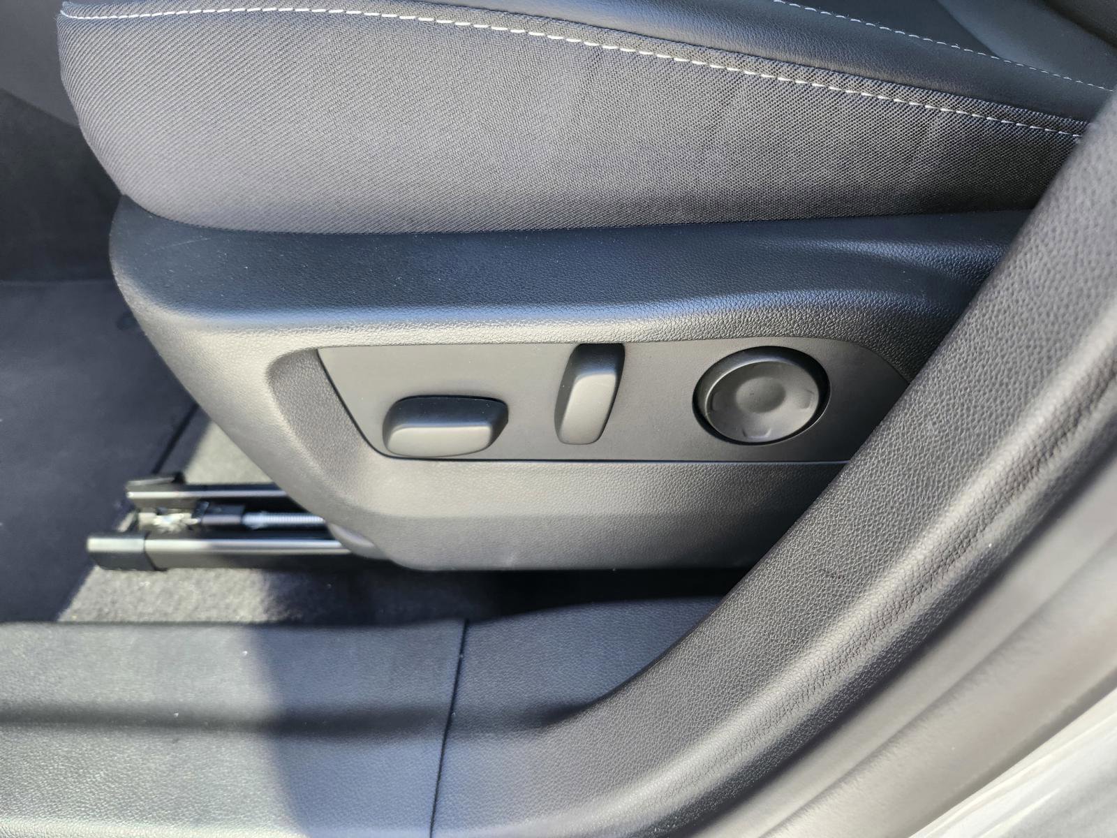 Used 2025 Buick Envision Preferred AWD/4WD image 21