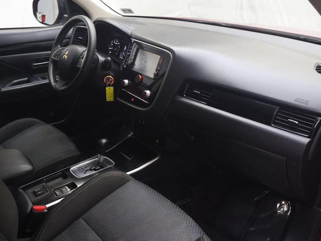 Used 2020 Mitsubishi Outlander ES FWD image 10