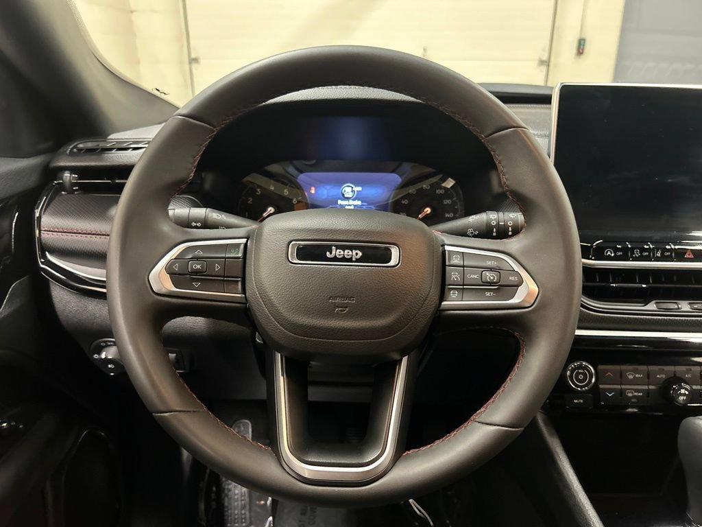 Used 2025 Jeep Compass Trailhawk AWD/4WD image 17