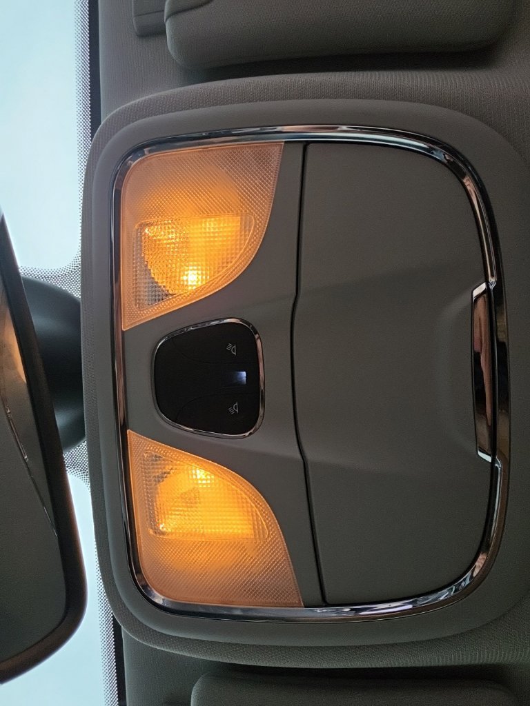 Used 2019 Jeep Cherokee Overland FWD image 25