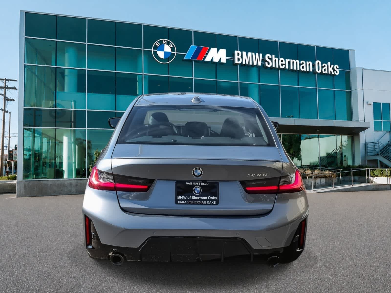 New 2026 BMW 330i Sedan w/ M Sport Package RWD image 5