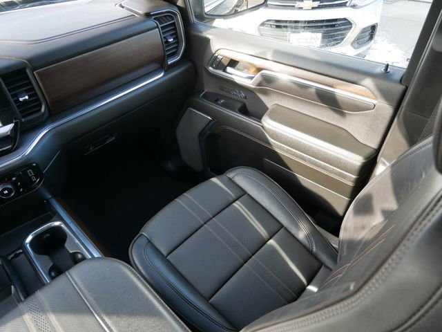 Used 2024 Chevrolet Silverado 1500 High Country w/ High Country Premium Package image 11