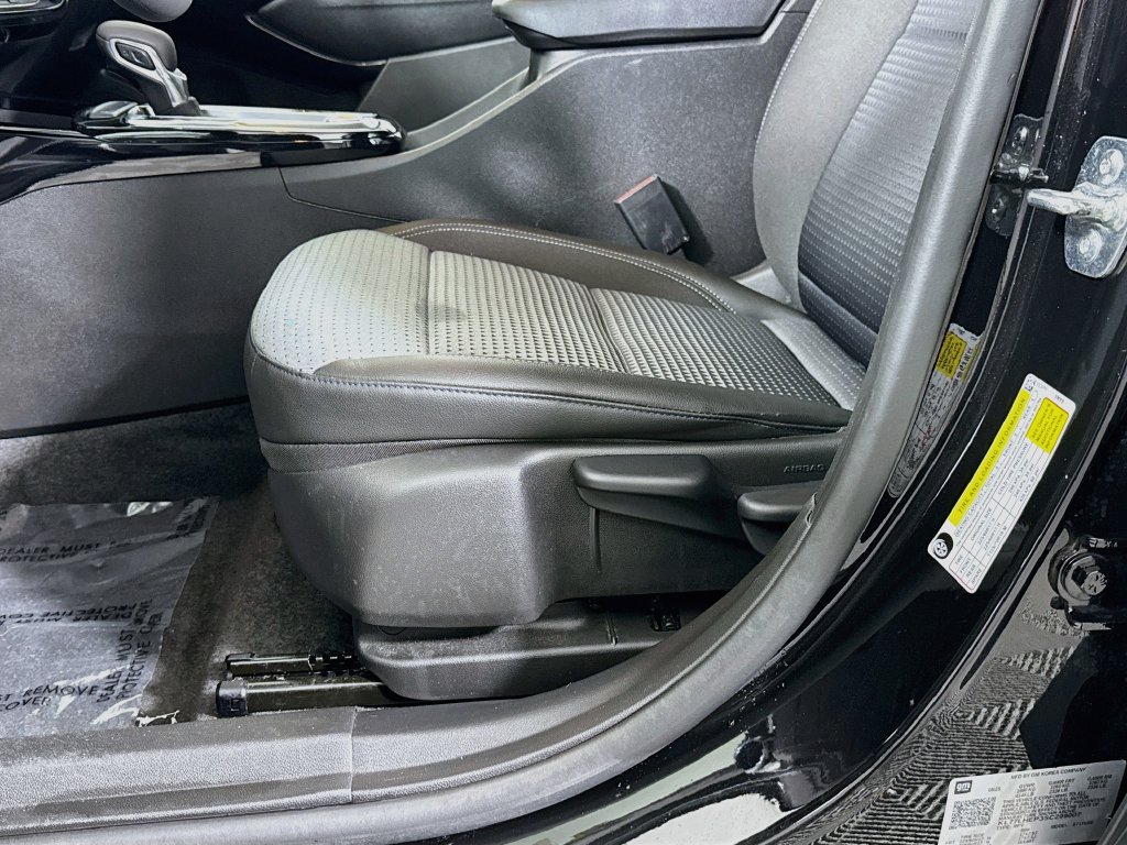 Used 2025 Chevrolet Trax LT w/ Sunroof Package FWD image 22