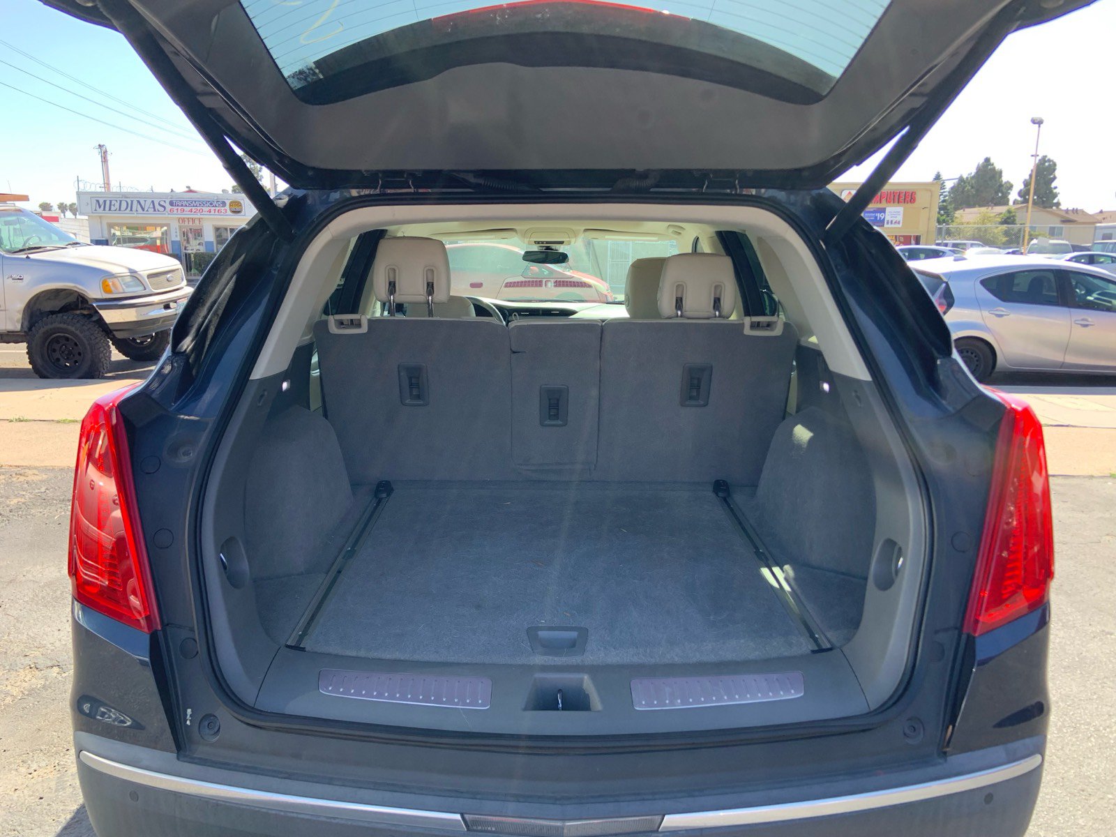Used 2018 Cadillac XT5 Luxury w/ Driver Awareness Package AWD/4WD image 11