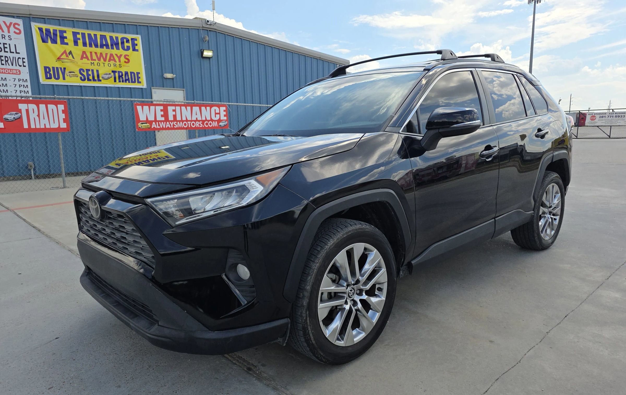 Used 2021 Toyota RAV4 XLE Premium image 3